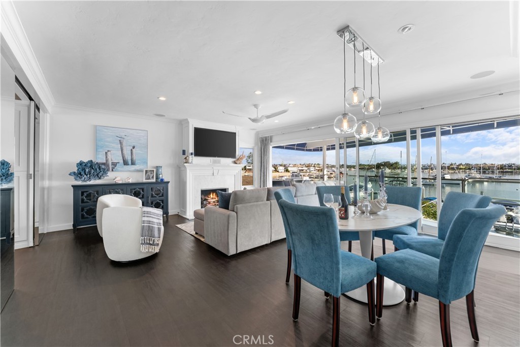 215 E Edgewater