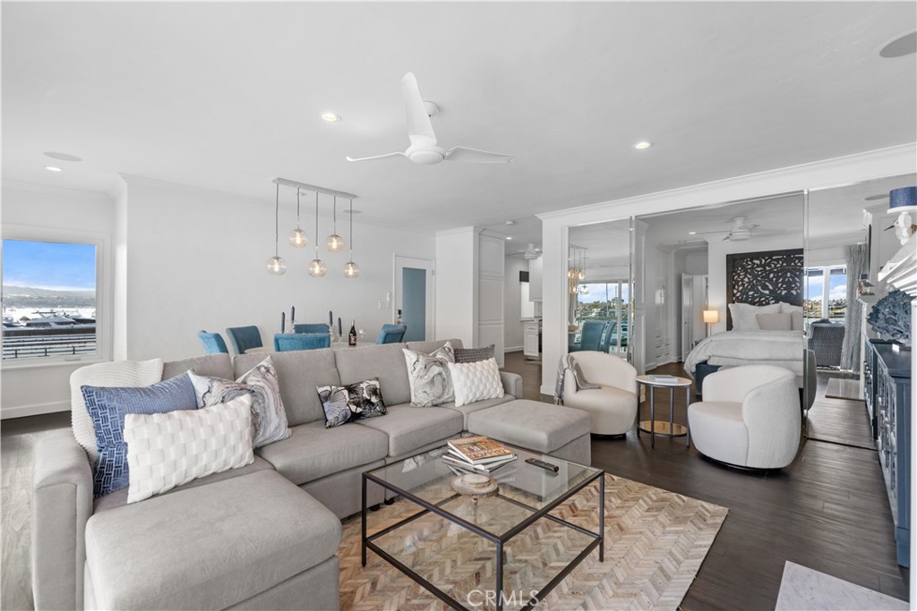 215 E Edgewater
