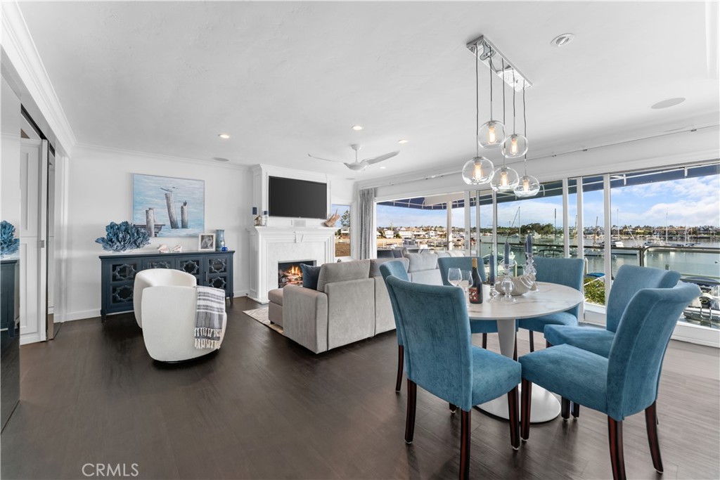 215 E Edgewater