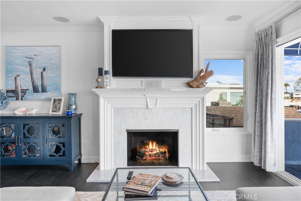 215 E Edgewater