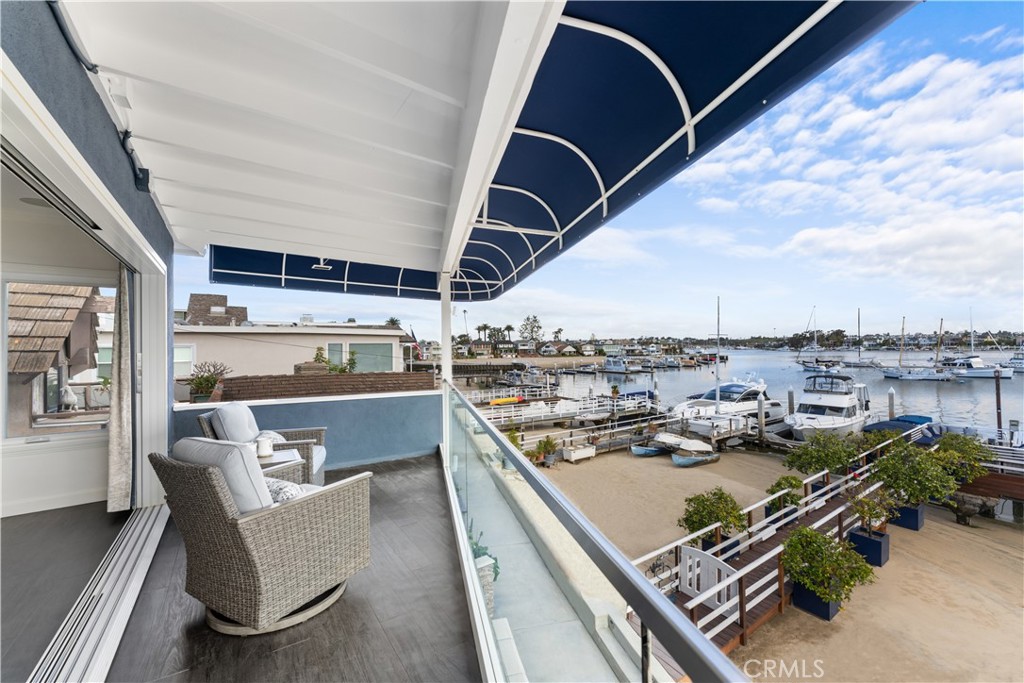 215 E Edgewater