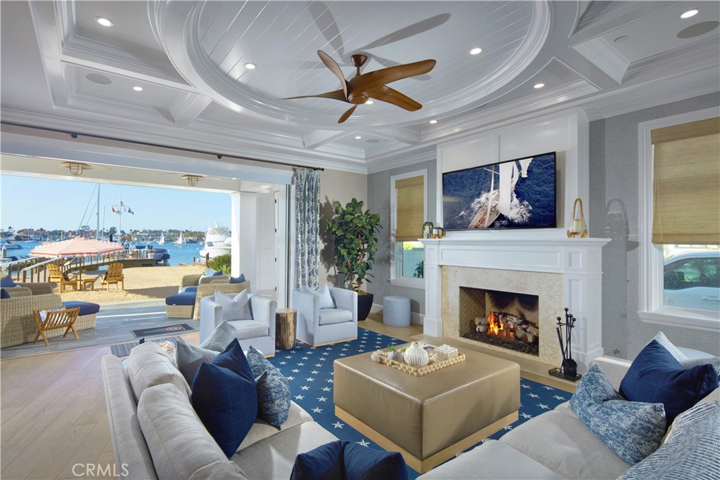 1324 E Balboa Boulevard