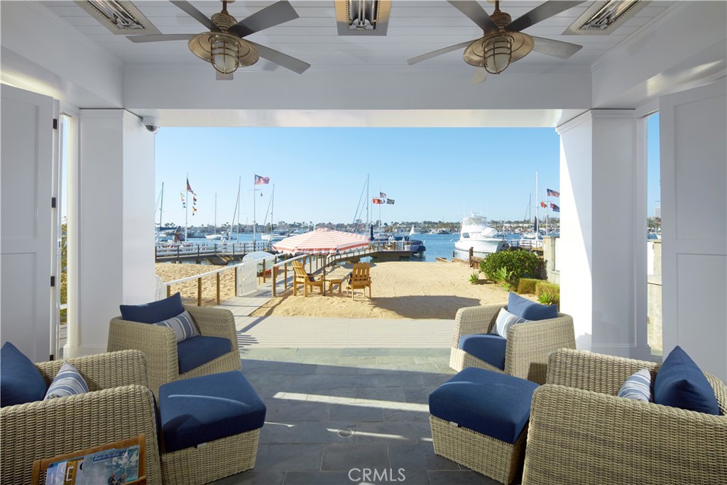1324 E Balboa Boulevard
