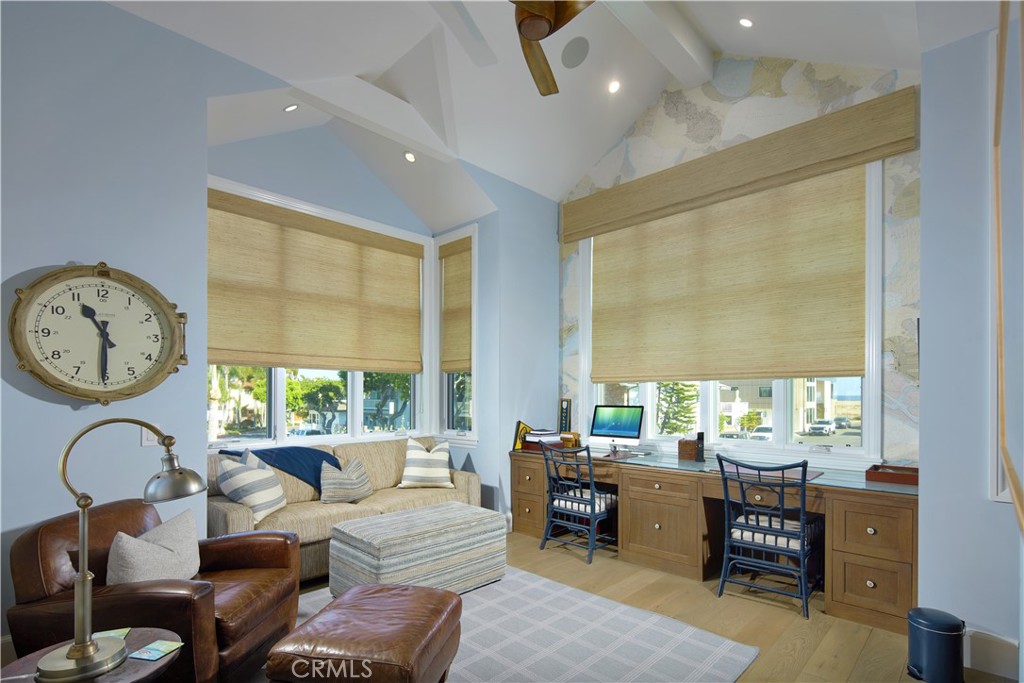 1324 E Balboa Boulevard