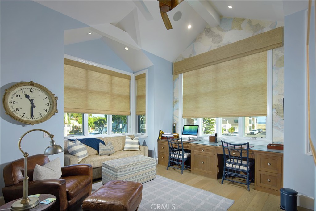 1324 E Balboa Boulevard