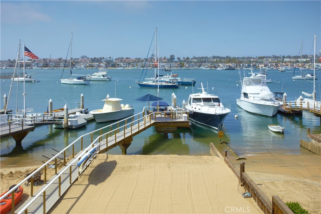 1324 E Balboa Boulevard
