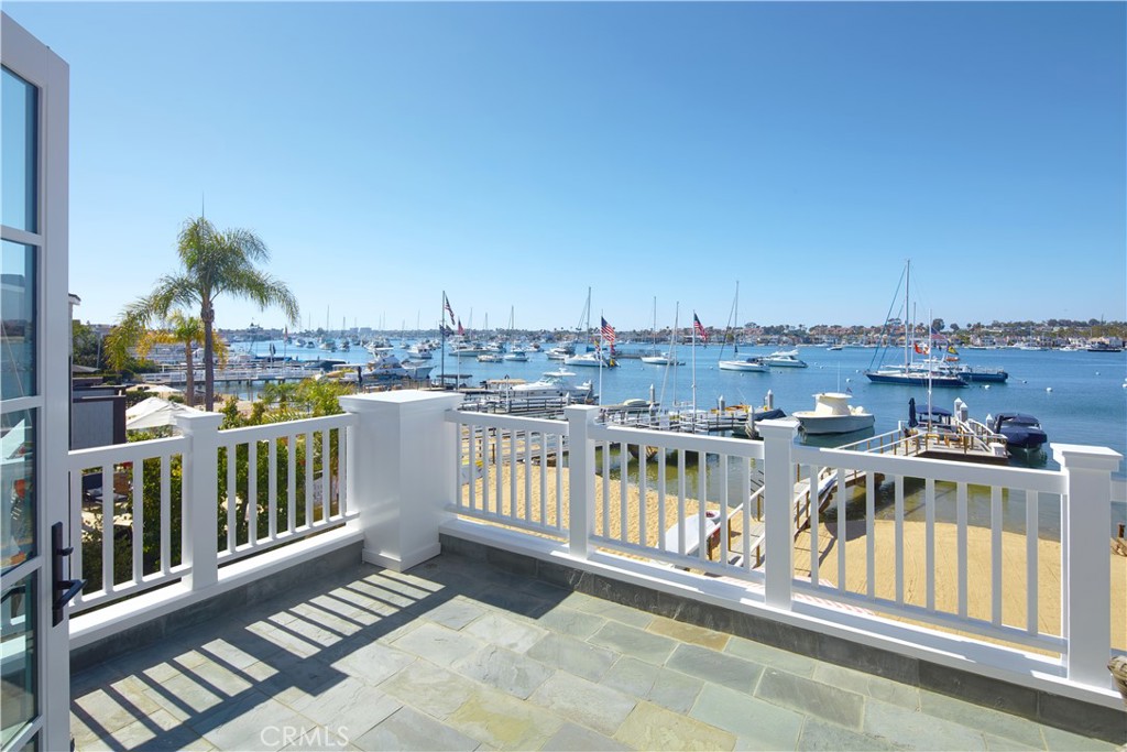 1324 E Balboa Boulevard