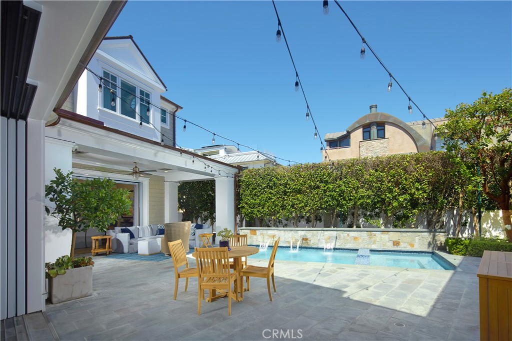 1324 E Balboa Boulevard