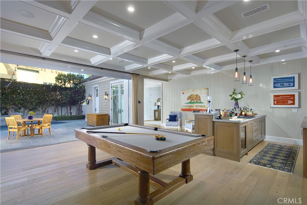 1324 E Balboa Boulevard