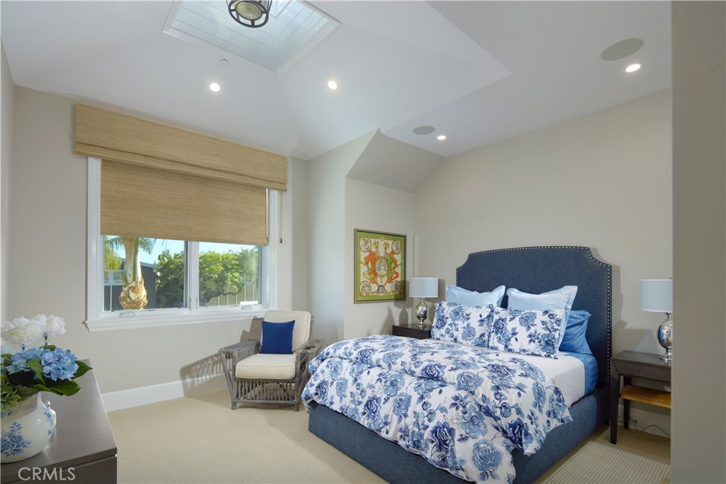 1324 E Balboa Boulevard