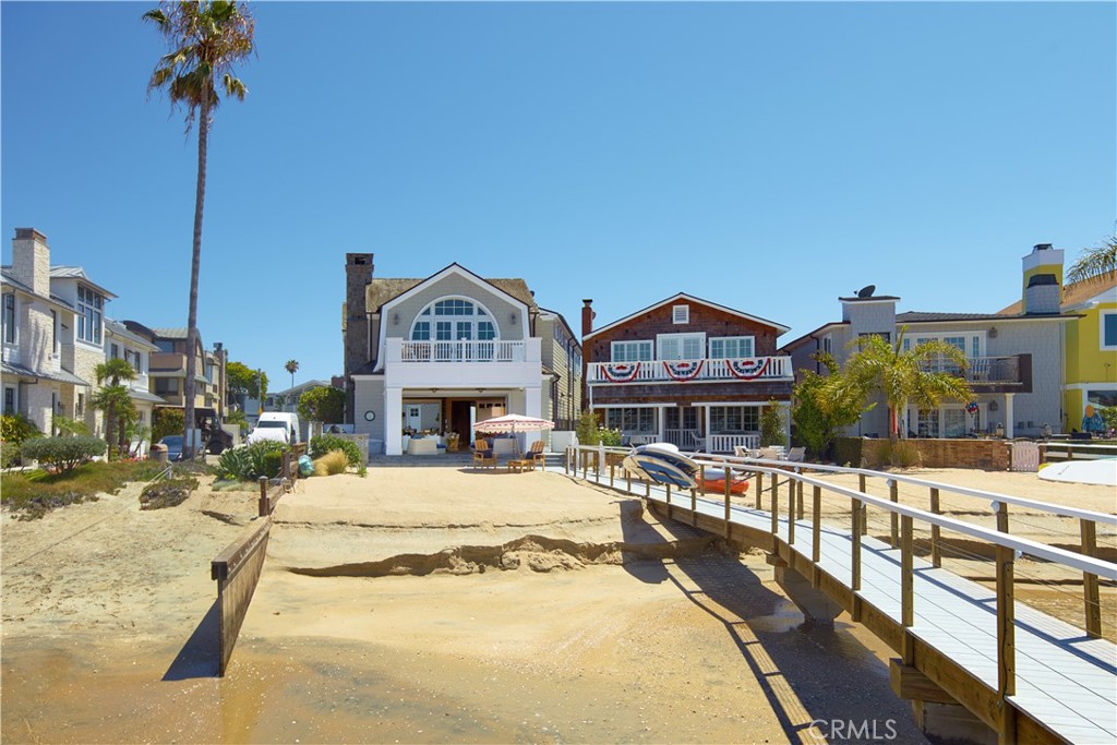 1324 E Balboa Boulevard