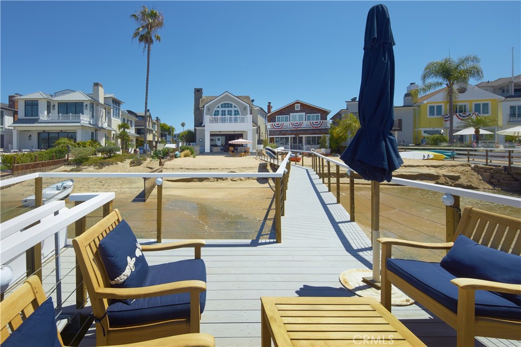 1324 E Balboa Boulevard