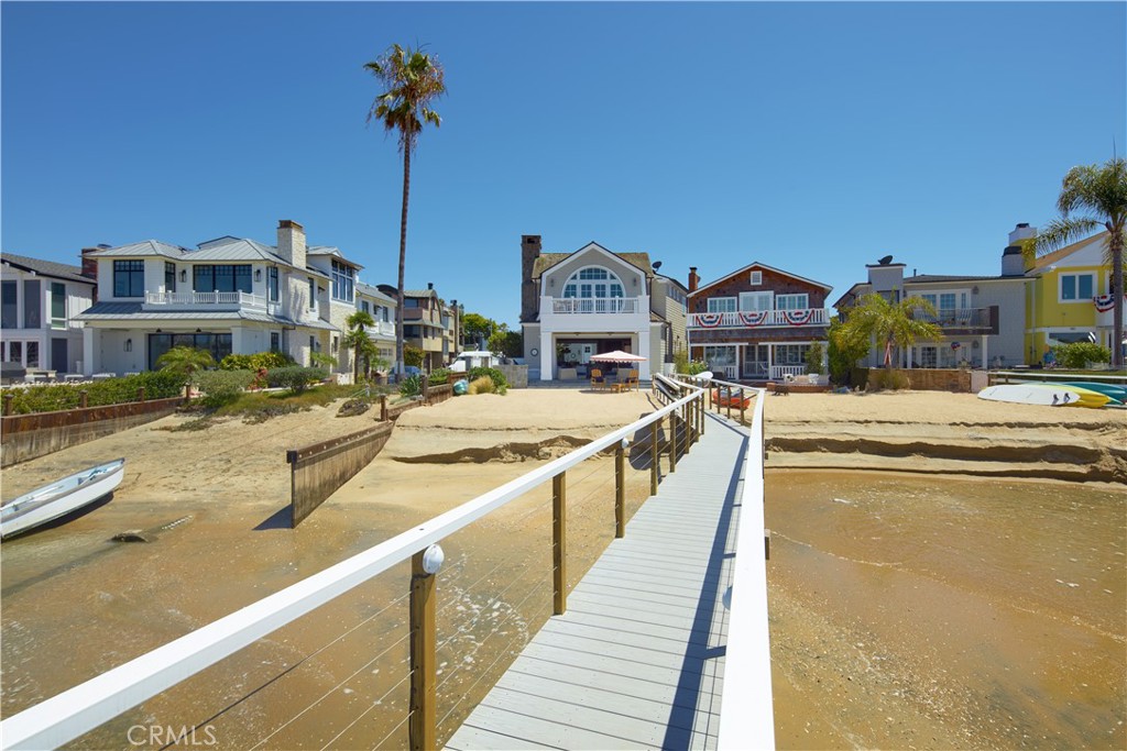 1324 E Balboa Boulevard