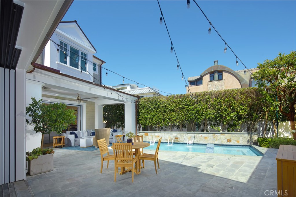 1324 E Balboa Boulevard