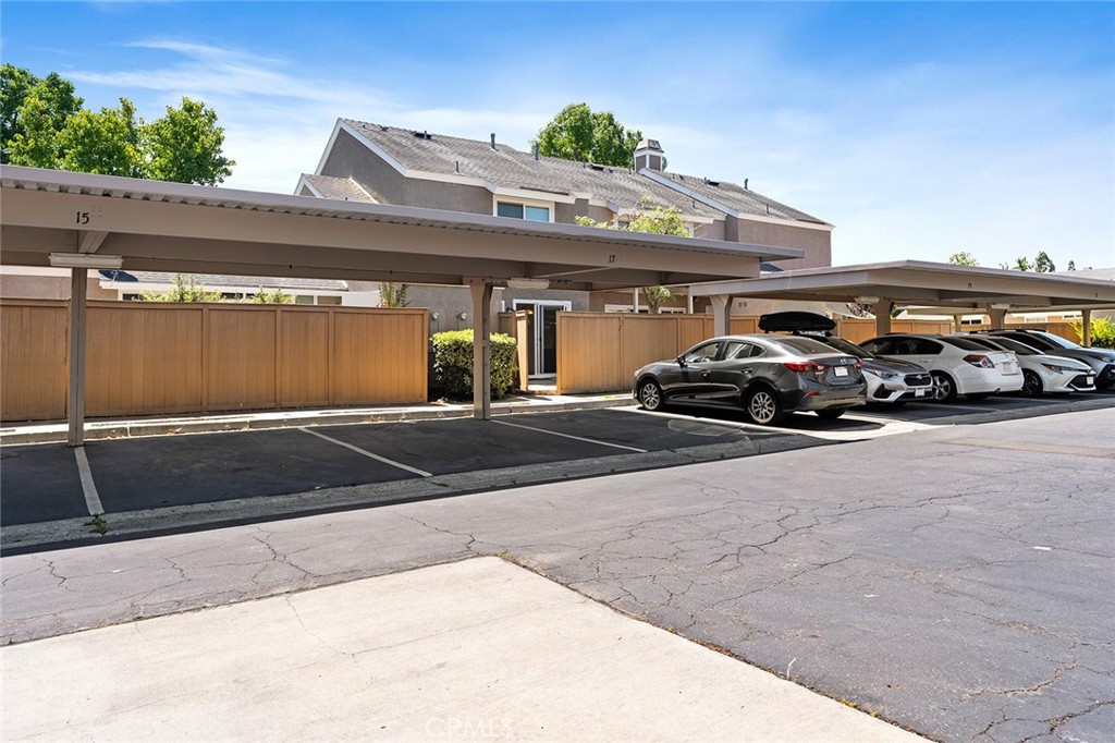 17 Hollowglen