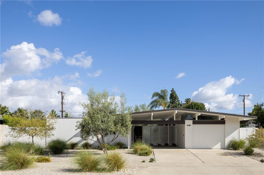 3812 E Kirkwood