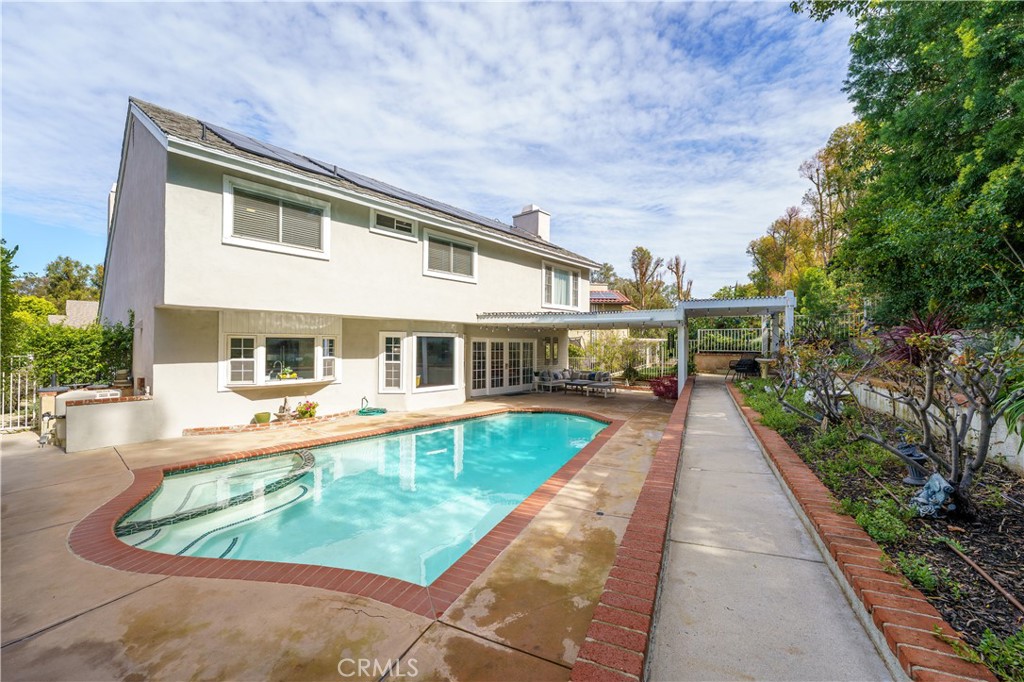 7318 E Cambria