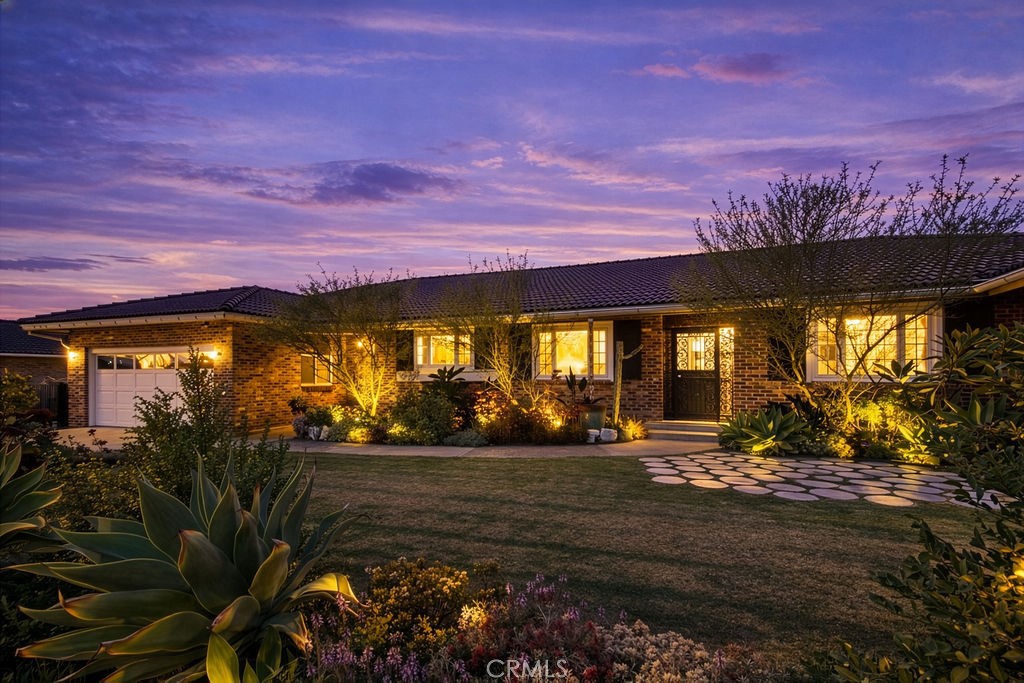 3105 E Blueridge