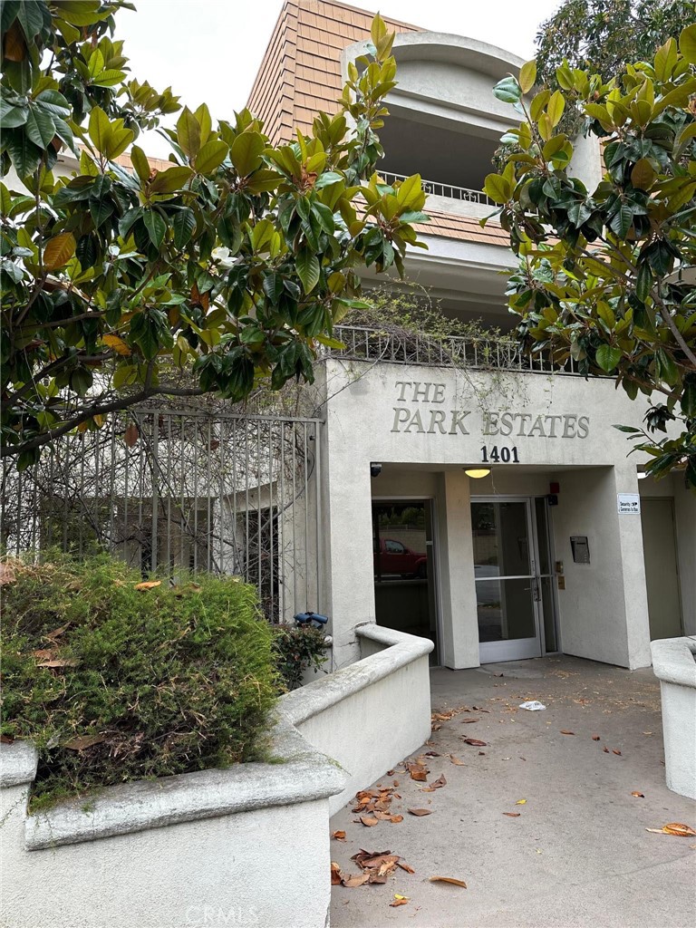 1401 N Greenbrier Road 305