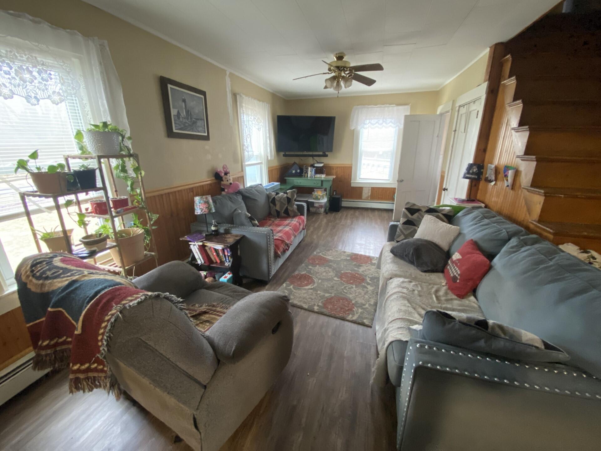 8 Hartland Road
