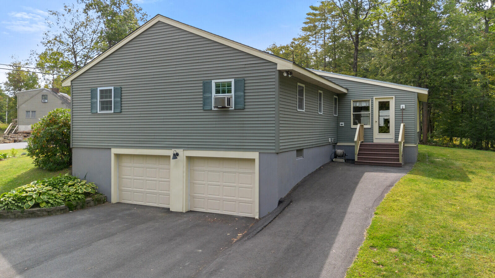 22 Smiley Avenue