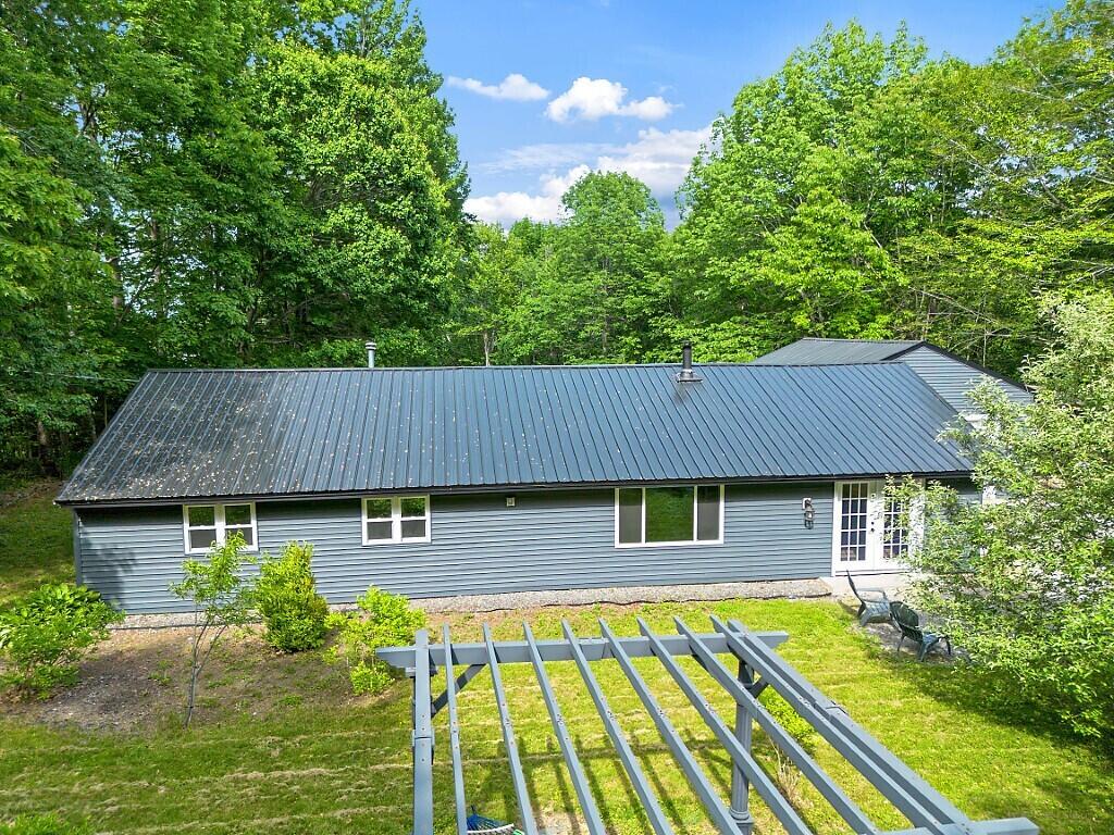 84 Sandy Point Road