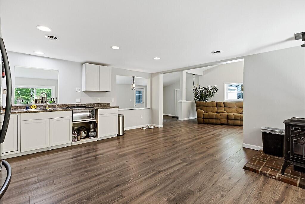 84 Sandy Point Road