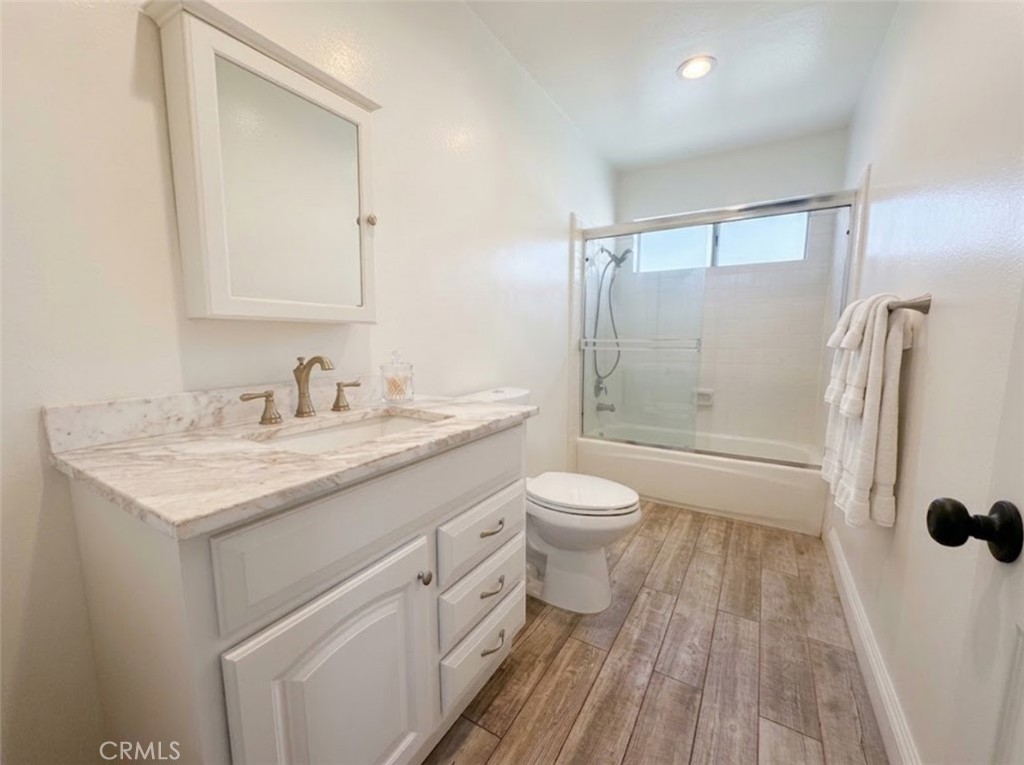 5354 Lindley 204
