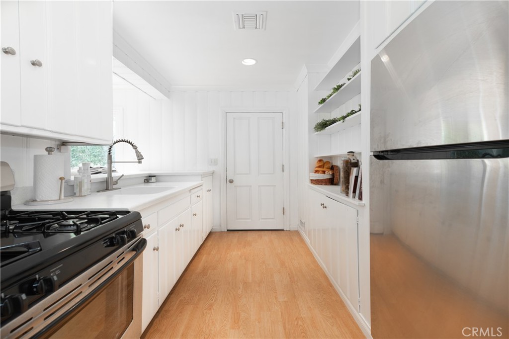 4471 Woodley Avenue