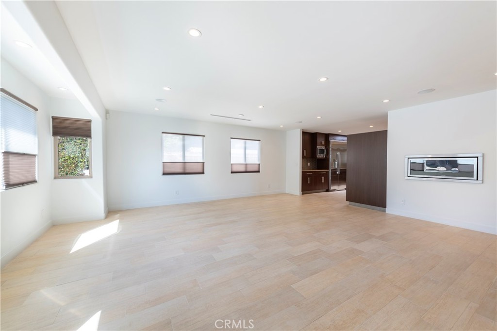 15053 Greenleaf Street