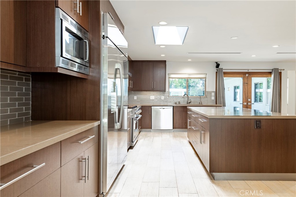 15053 Greenleaf Street