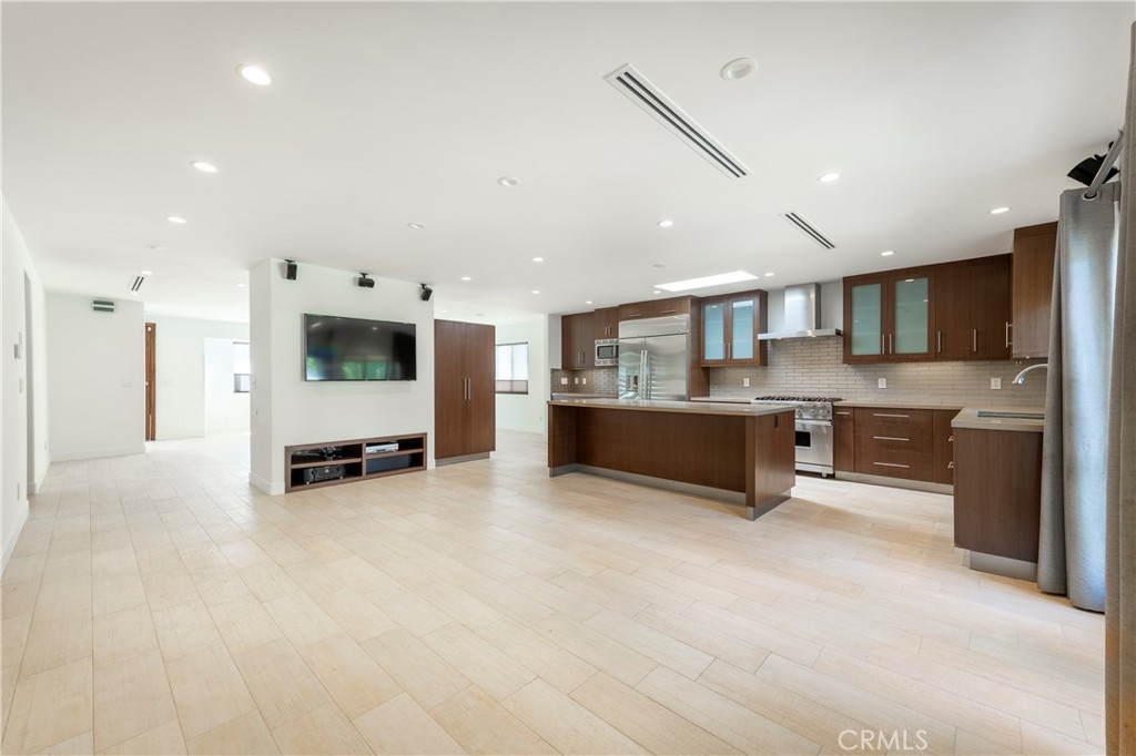 15053 Greenleaf Street