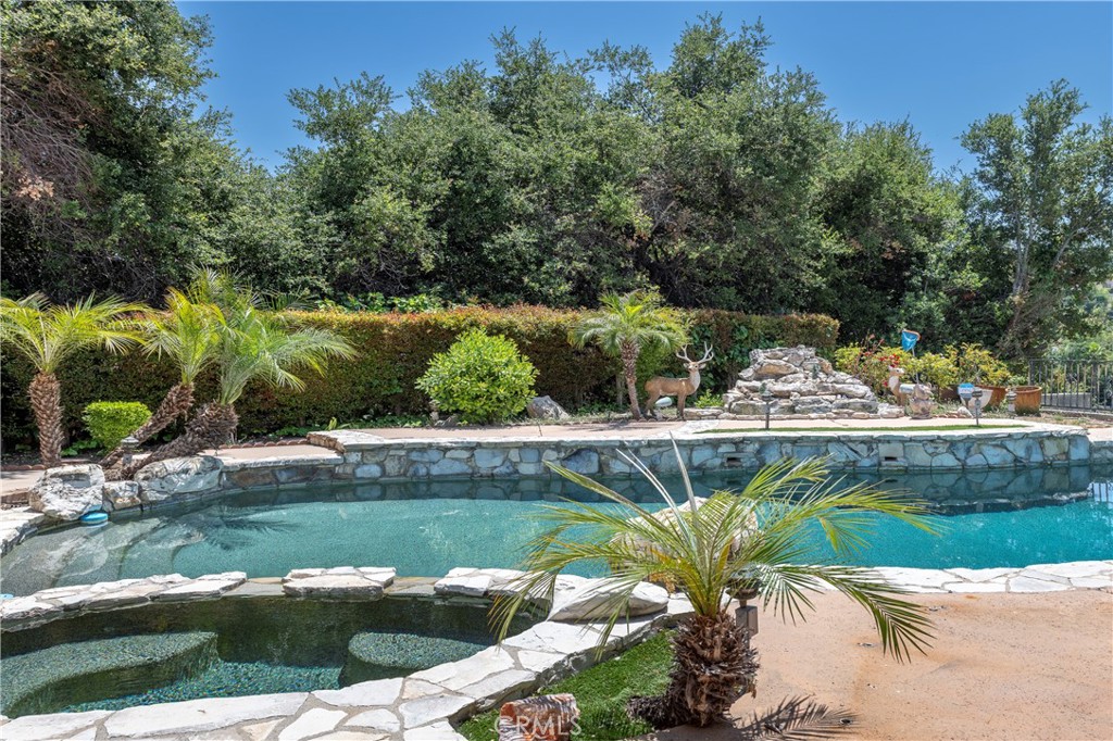 16379 Meadowridge Road