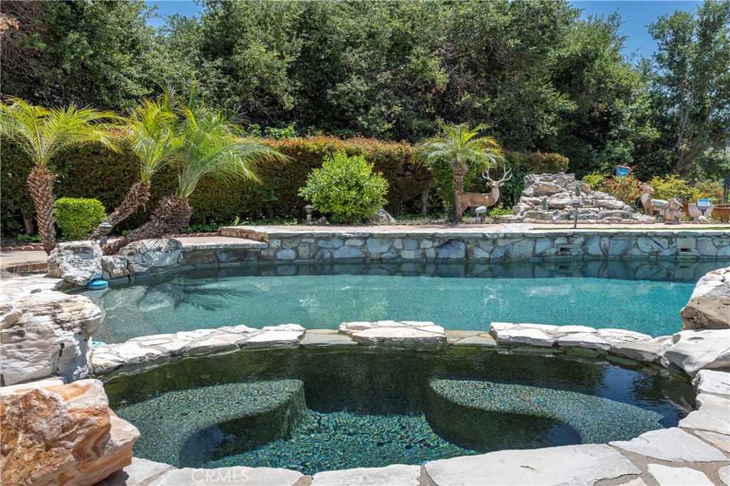 16379 Meadowridge Road