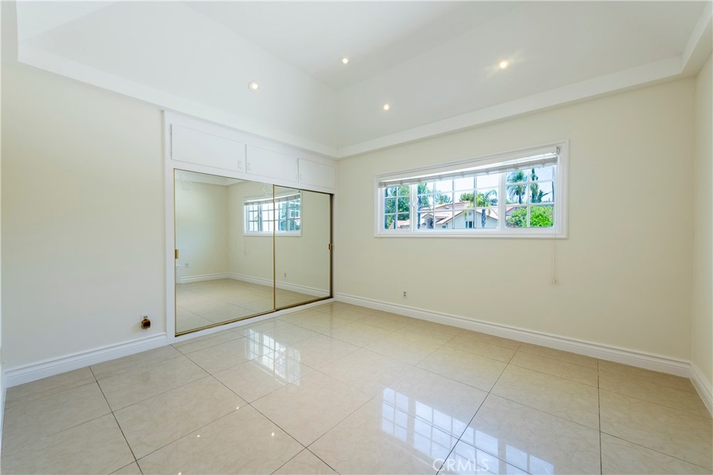 16379 Meadowridge Road