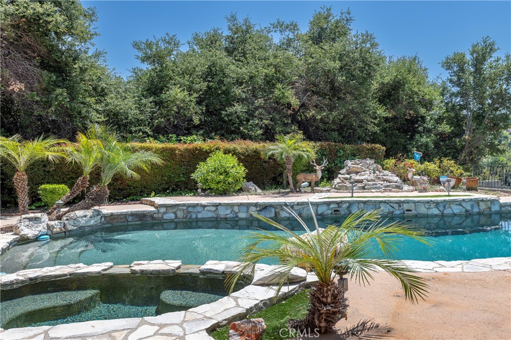 16379 Meadowridge Road