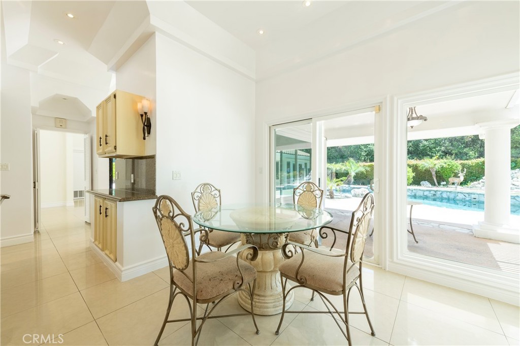 16379 Meadowridge Road