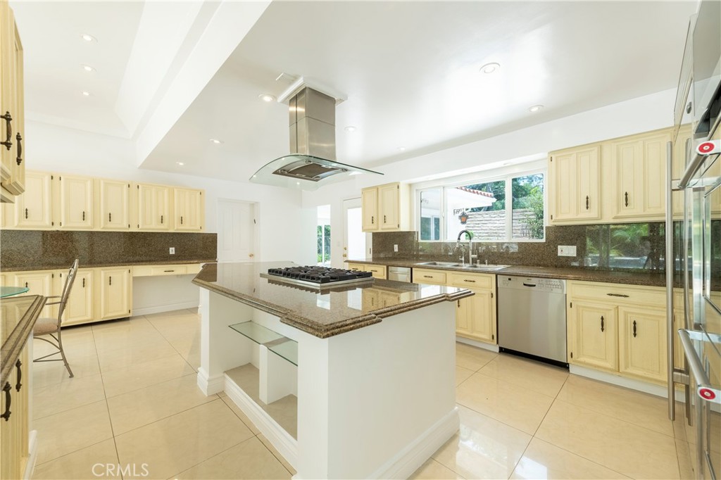 16379 Meadowridge Road