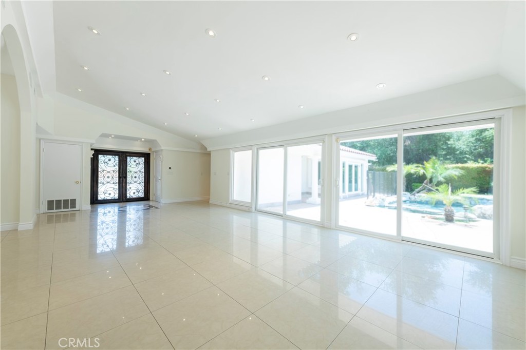 16379 Meadowridge Road