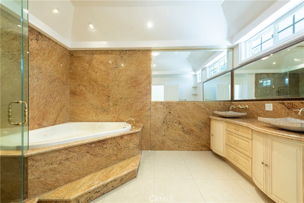 16379 Meadowridge Road