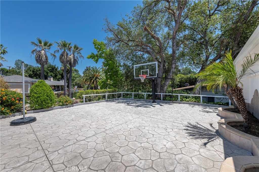 16379 Meadowridge Road