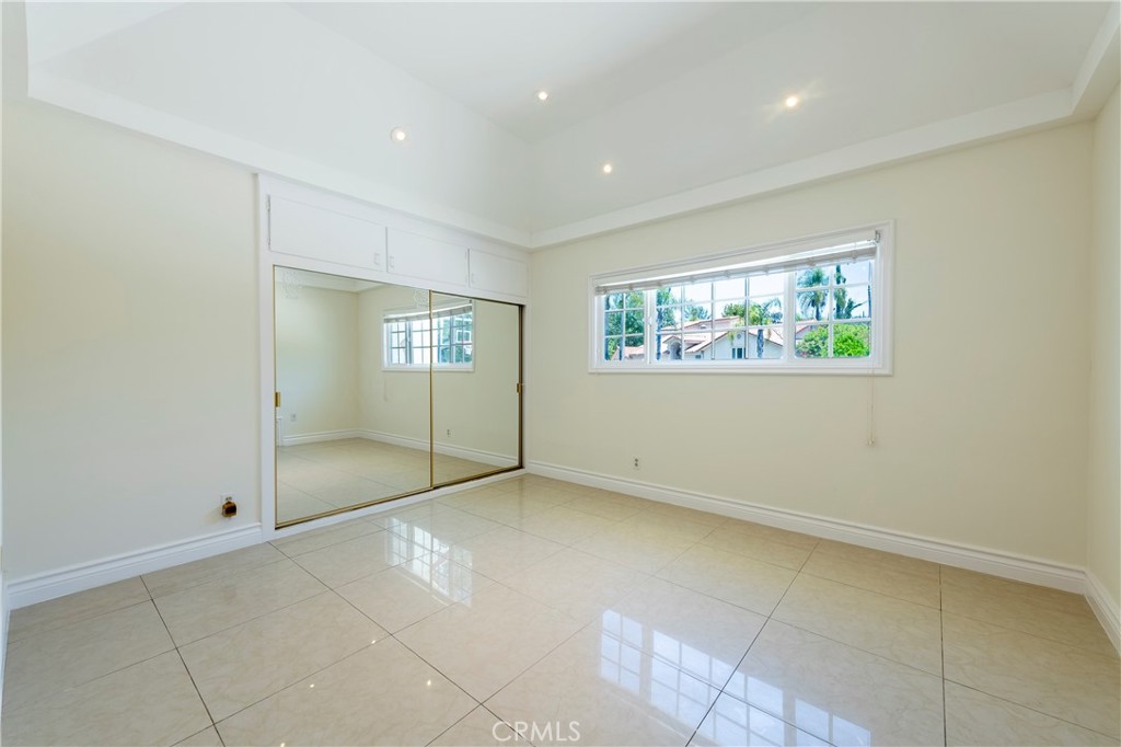 16379 Meadowridge Road