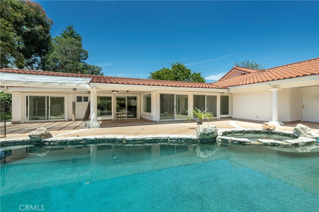 16379 Meadowridge Road