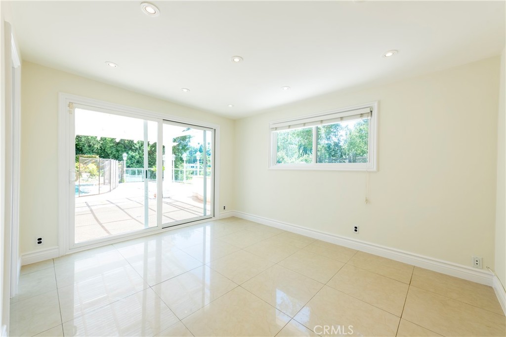 16379 Meadowridge Road