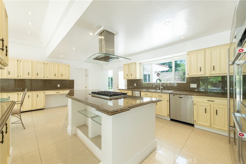 16379 Meadowridge Road