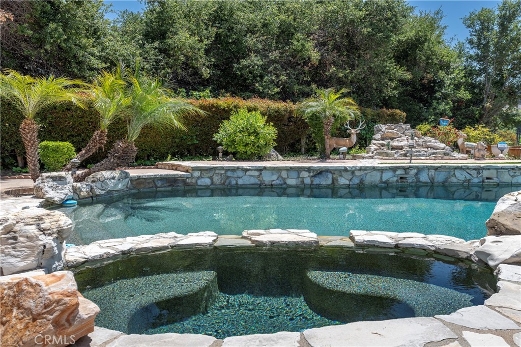 16379 Meadowridge Road