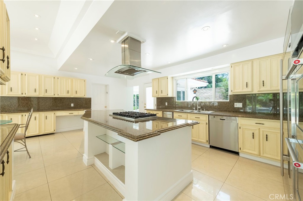 16379 Meadowridge Road