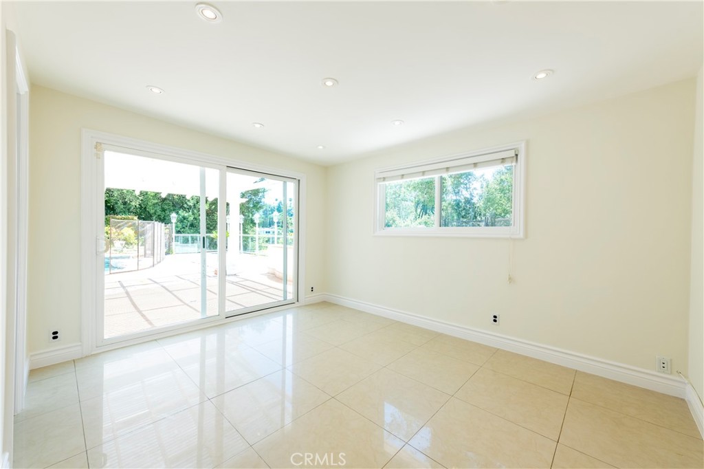 16379 Meadowridge Road