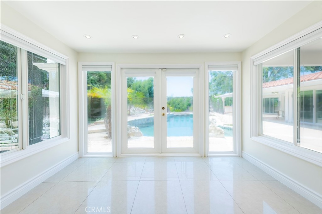 16379 Meadowridge Road