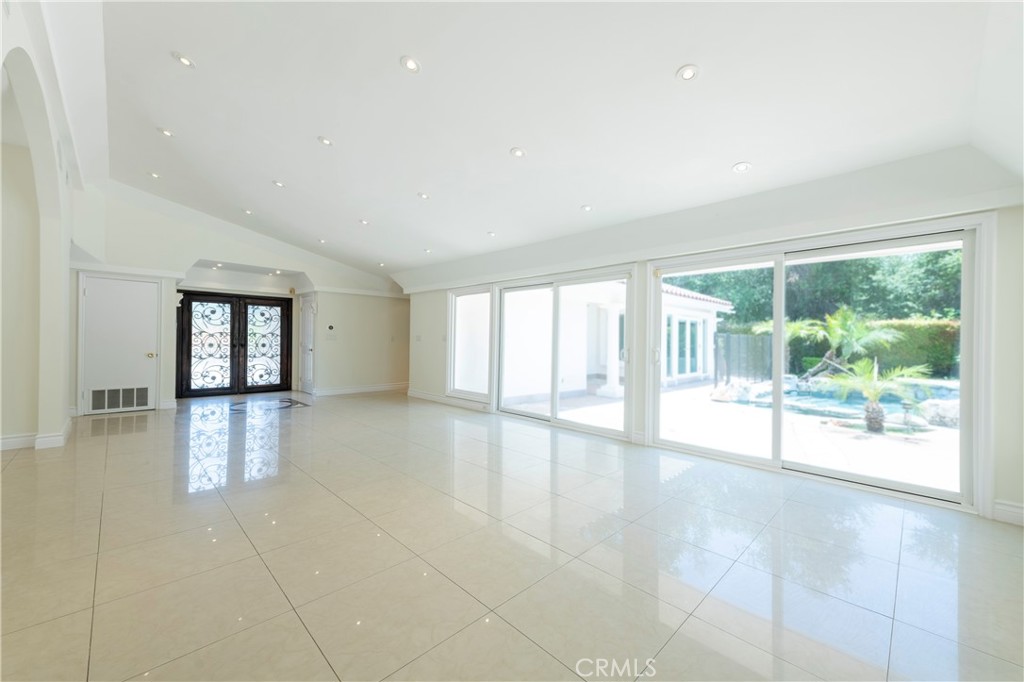 16379 Meadowridge Road